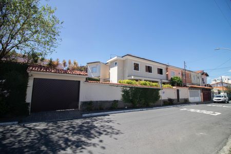 Casa à venda com 230m², 4 quartos e 5 vagas Casa à venda com 230m², 4 quartos e 5 vagasFACHADA