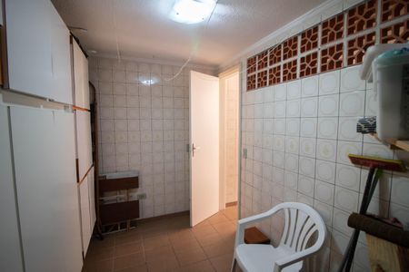 Casa à venda com 230m², 4 quartos e 5 vagas Casa à venda com 230m², 4 quartos e 5 vagasDISPENSA