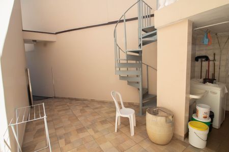 Casa à venda com 230m², 4 quartos e 5 vagas Casa à venda com 230m², 4 quartos e 5 vagasQUINTAL E ÁREA DE SERVIÇO