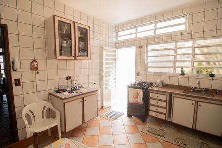 Casa à venda com 230m², 4 quartos e 5 vagas Casa à venda com 230m², 4 quartos e 5 vagasCOZINHA