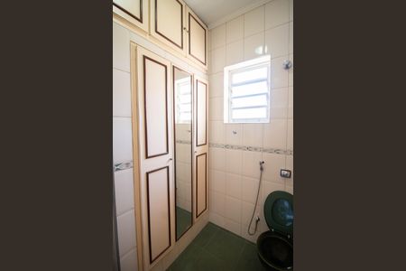 Casa à venda com 230m², 4 quartos e 5 vagas Casa à venda com 230m², 4 quartos e 5 vagasBANHEIRO