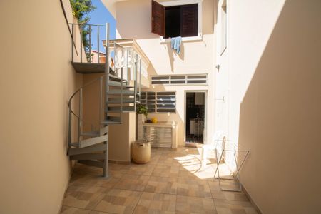Casa à venda com 230m², 4 quartos e 5 vagas Casa à venda com 230m², 4 quartos e 5 vagasQUINTAL E ÁREA DE SERVIÇO
