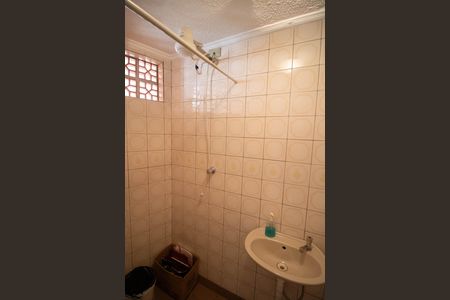 Casa à venda com 230m², 4 quartos e 5 vagas Casa à venda com 230m², 4 quartos e 5 vagasBANHEIRO DA ÁREA DE SERVIÇO