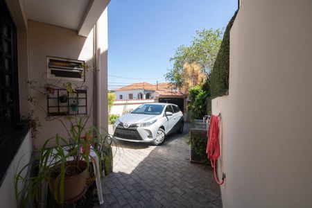 Casa à venda com 230m², 4 quartos e 5 vagas Casa à venda com 230m², 4 quartos e 5 vagasGARAGEM