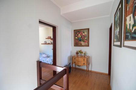 Casa à venda com 230m², 4 quartos e 5 vagas Casa à venda com 230m², 4 quartos e 5 vagasHALL DOS QUARTOS