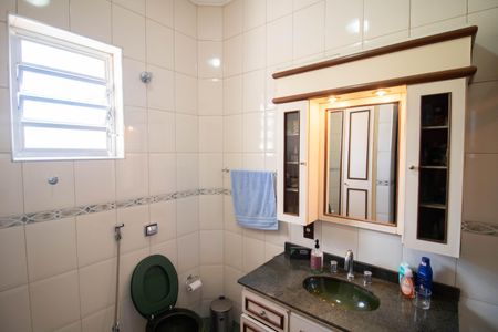 Casa à venda com 230m², 4 quartos e 5 vagas Casa à venda com 230m², 4 quartos e 5 vagasBANHEIRO