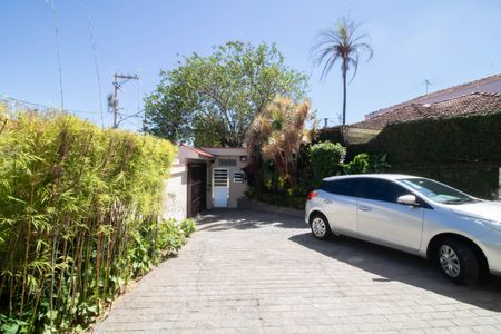 Casa à venda com 230m², 4 quartos e 5 vagas Casa à venda com 230m², 4 quartos e 5 vagasGARAGEM