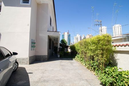 Casa à venda com 230m², 4 quartos e 5 vagas Casa à venda com 230m², 4 quartos e 5 vagasGARAGEM