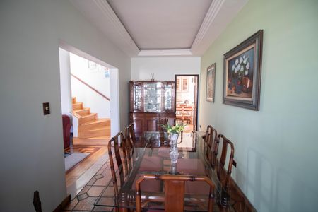 Casa à venda com 230m², 4 quartos e 5 vagas Casa à venda com 230m², 4 quartos e 5 vagasSALA DE JANTAR