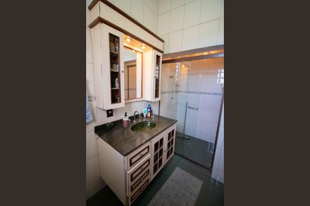 Casa à venda com 230m², 4 quartos e 5 vagas Casa à venda com 230m², 4 quartos e 5 vagasBANHEIRO