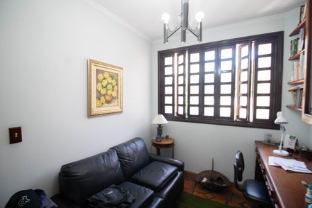 Casa à venda com 230m², 4 quartos e 5 vagas Casa à venda com 230m², 4 quartos e 5 vagasESCRITÓRIO