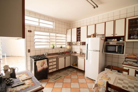 Casa à venda com 230m², 4 quartos e 5 vagas Casa à venda com 230m², 4 quartos e 5 vagasCOZINHA