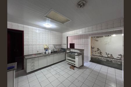 Casa à venda com 176m², 2 quartos e 2 vagasCozinha 