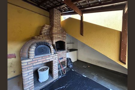 Casa à venda com 176m², 2 quartos e 2 vagasQuintal - churrasqueira 