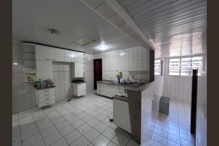 Casa à venda com 176m², 2 quartos e 2 vagasCozinha 