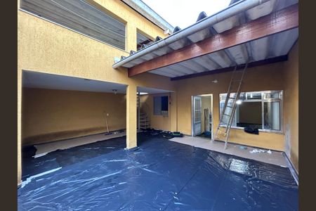 Casa à venda com 176m², 2 quartos e 2 vagasQuintal - churrasqueira 