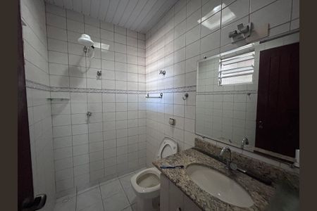 Casa à venda com 176m², 2 quartos e 2 vagasBanheiro social 2