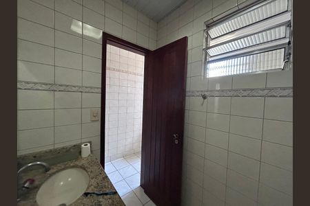 Casa à venda com 176m², 2 quartos e 2 vagasBanheiro social 2