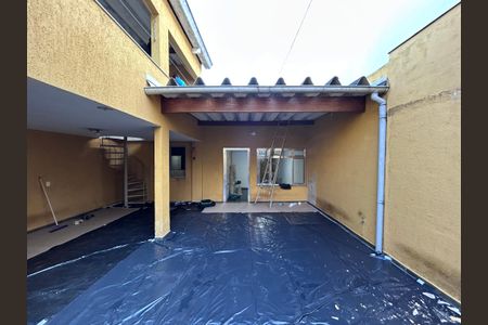 Casa à venda com 176m², 2 quartos e 2 vagasQuintal - churrasqueira 