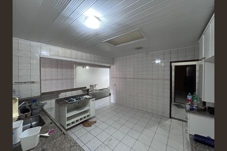 Casa à venda com 176m², 2 quartos e 2 vagasCozinha 