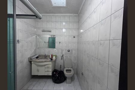 Casa à venda com 176m², 2 quartos e 2 vagasBanheiro social 1