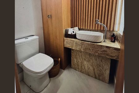 Apartamento à venda com 94m², 3 quartos e 2 vagasBanheiro 