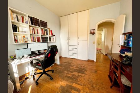 Apartamento à venda com 220m², 4 quartos e 3 vagasQuarto