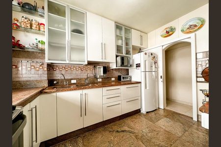 Apartamento à venda com 220m², 4 quartos e 3 vagasCozinha