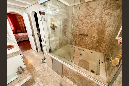 Apartamento à venda com 220m², 4 quartos e 3 vagasBanheiro