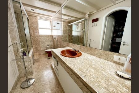 Apartamento à venda com 220m², 4 quartos e 3 vagasBanheiro