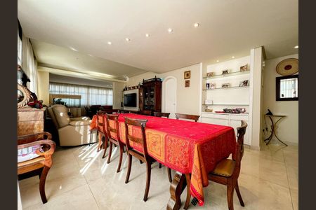 Apartamento à venda com 220m², 4 quartos e 3 vagasSala