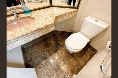 Apartamento à venda com 220m², 4 quartos e 3 vagasBanheiro 1