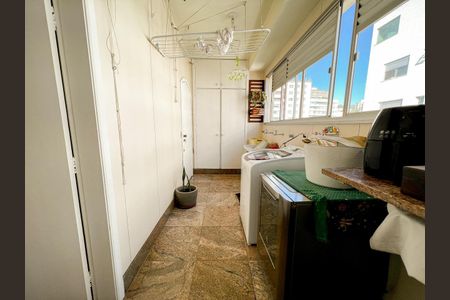 Apartamento à venda com 220m², 4 quartos e 3 vagasVaranda