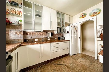 Apartamento à venda com 220m², 4 quartos e 3 vagasCozinha