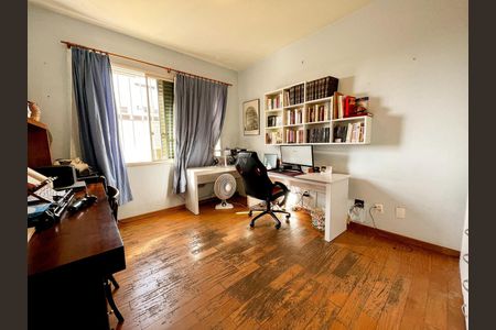 Apartamento à venda com 220m², 4 quartos e 3 vagasQuarto