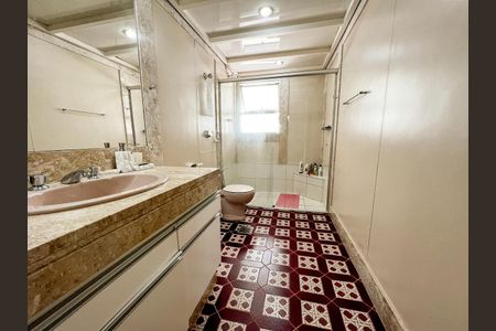 Apartamento à venda com 220m², 4 quartos e 3 vagasBanheiro