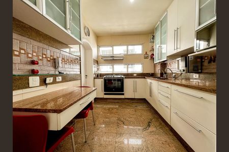 Apartamento à venda com 220m², 4 quartos e 3 vagasCozinha