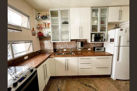 Apartamento à venda com 220m², 4 quartos e 3 vagasCozinha