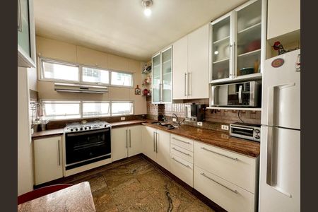 Apartamento à venda com 220m², 4 quartos e 3 vagasCozinha