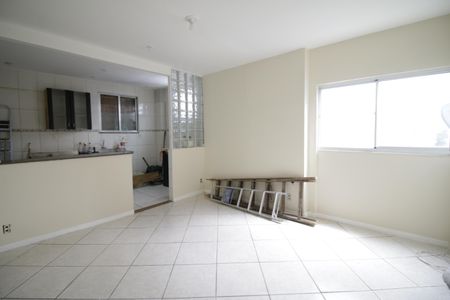 Sala de casa de condomínio para alugar com 2 quartos, 70m² em Pechincha, Rio de Janeiro