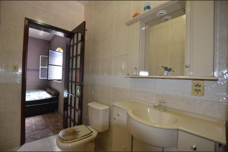 Casa à venda com 480m², 2 quartos e 2 vagasBanheiro da Suíte