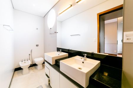 Apartamento à venda com 150m², 4 quartos e 2 vagasBanheiro da Suíte 1