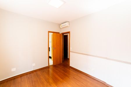 Apartamento à venda com 150m², 4 quartos e 2 vagasSuíte 2