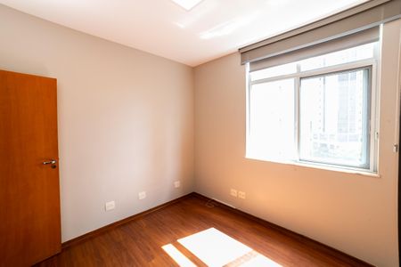 Apartamento à venda com 150m², 4 quartos e 2 vagasQuarto 2