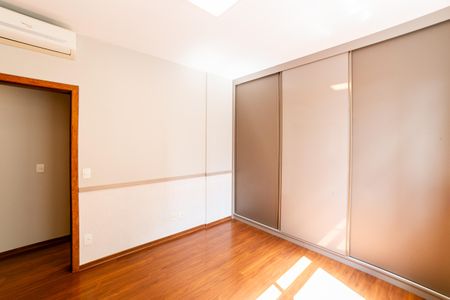 Apartamento à venda com 150m², 4 quartos e 2 vagasSuíte 2