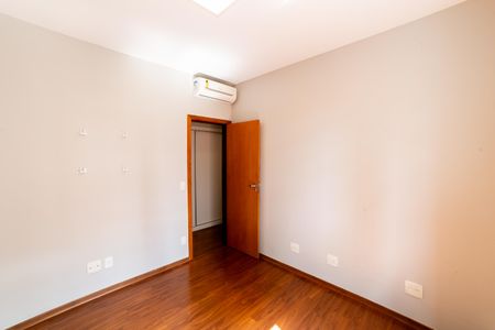 Apartamento à venda com 150m², 4 quartos e 2 vagasQuarto 2