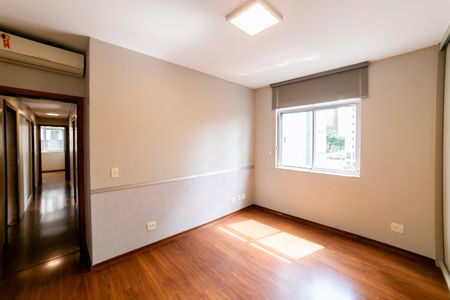 Apartamento à venda com 150m², 4 quartos e 2 vagasSuíte 1