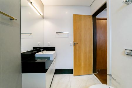 Apartamento à venda com 150m², 4 quartos e 2 vagasBanheiro da Suíte 2