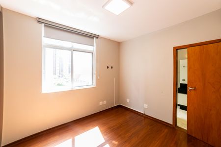 Apartamento à venda com 150m², 4 quartos e 2 vagasSuíte 2