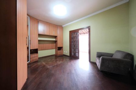 Casa à venda com 300m², 4 quartos e 2 vagasSuíte